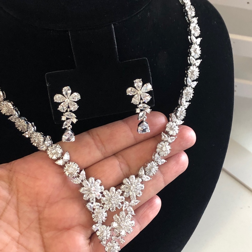 Bridal Cubic Zirconia AAAAA Jewelry Set - Picture 4 of 5